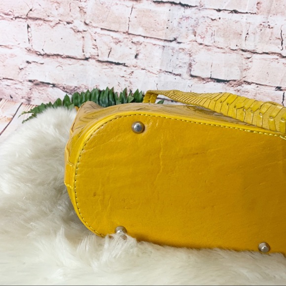 Handcrafted Alexandro Yeo Tooled Yellow Purse - Picture 6 of 9